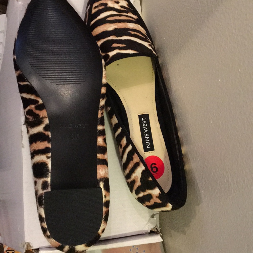 New Nine West Leather Flats Animal Print size 6 - Picture 3 of 3
